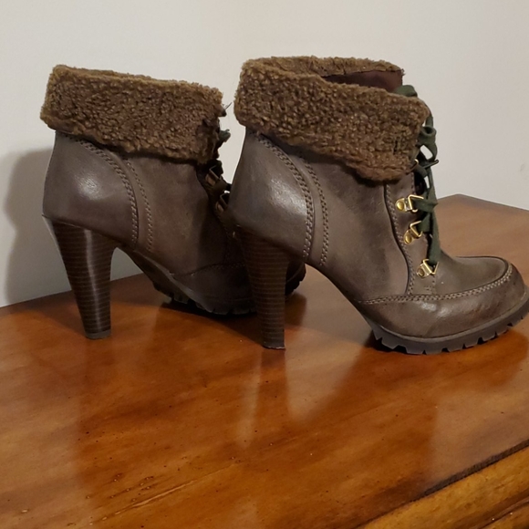 Fur lined ankle booties, size 6 - Picture 4 of 5